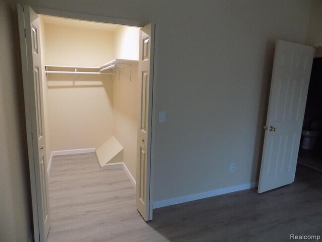 Building Photo - 40043 Crosswinds Rd