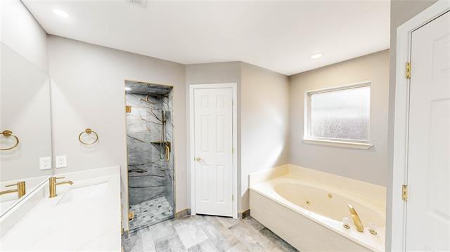 Building Photo - 1520 Southfork Dr