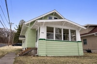 Building Photo - Charming 3-Bedroom Home with Enclosed Porch and Basement!