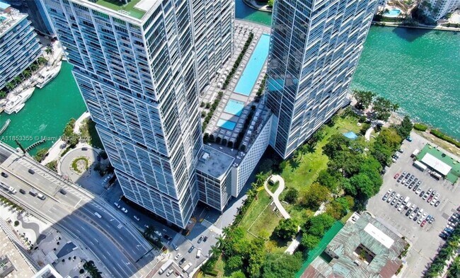 Building Photo - 495 Brickell Ave
