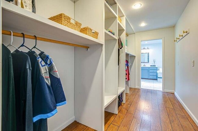 Building Photo - 3610 S Mt Juliet Rd