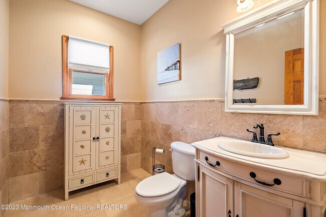 Building Photo - 18 Halsey Dr