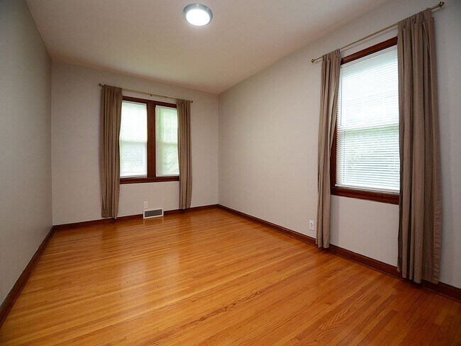 Building Photo - 2108 S 46th St
