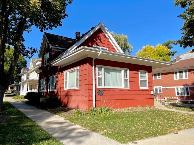 Building Photo - 1614 Hoyt St