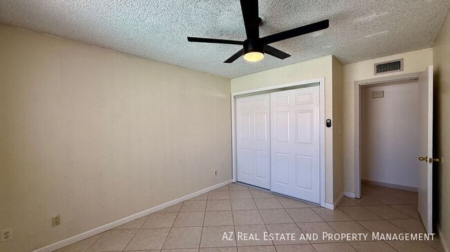 Building Photo - 4440 W Yucca St