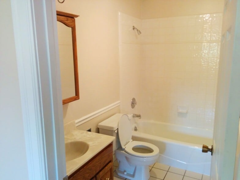 guest bath - 1418 N 650 W
