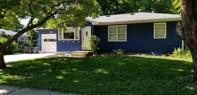 Building Photo - 3 Bedroom 2 Bath House For Rent