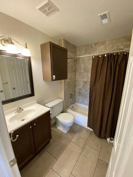 Building Photo - 882 S Reed Ct