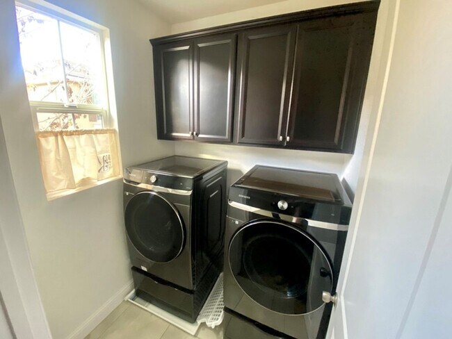 Building Photo - Stylish, Contemporary Campbell 4/2 home with Patio & Attached Garage