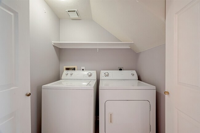 Building Photo - 206 Sydnor St