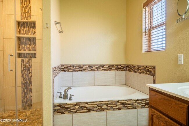 Building Photo - 4032 Cll De Estrellas