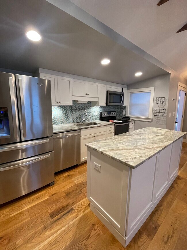 Kitchen - 276 Ashley Ave