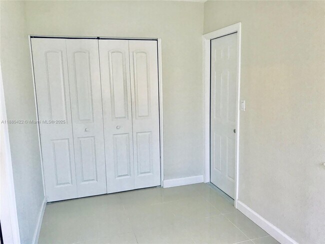 Building Photo - 1949 Funston St