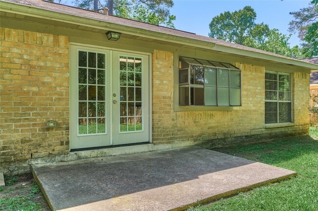 Building Photo - 3122 Village Park Dr