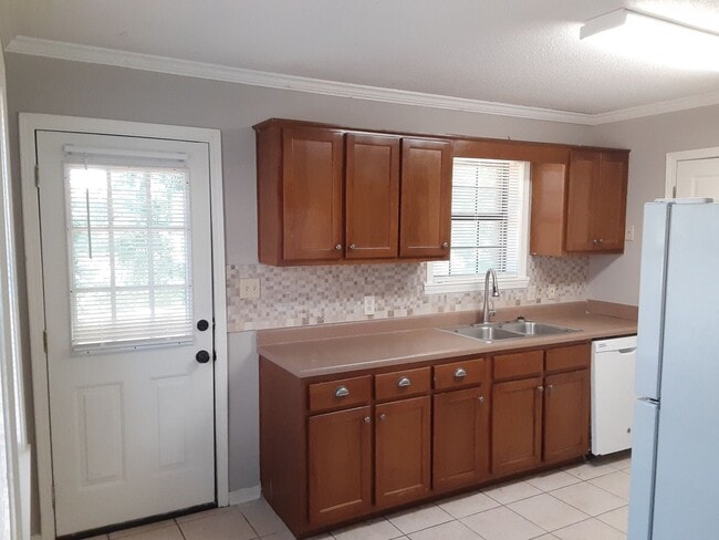 Building Photo - 2 Bed/2 Bath