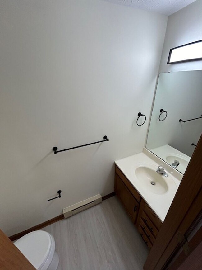 Building Photo - 2 Bedroom and 1.5 Bath Townhome - Troy, Ohio!!