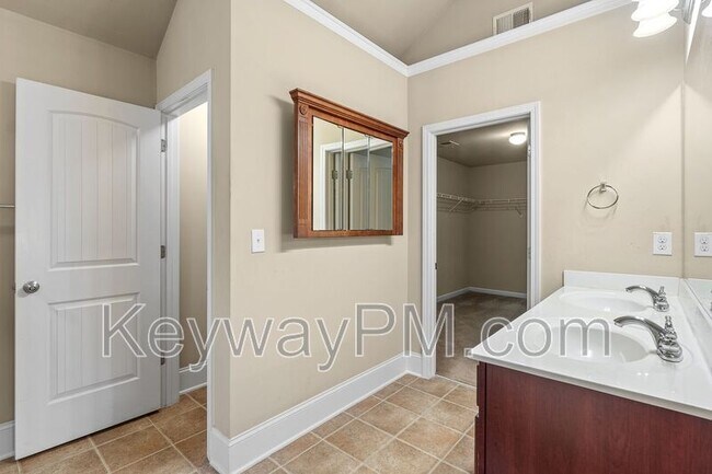 Building Photo - 1023 Iris Glen Dr