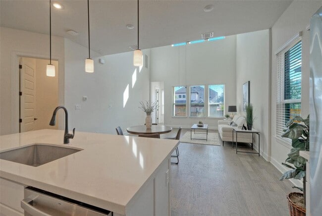 Building Photo - 245 Darley Oak Dr