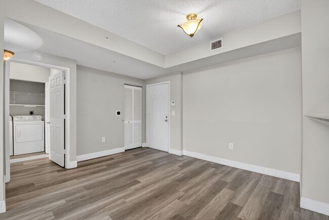 Building Photo - 780 S Sapodilla Ave