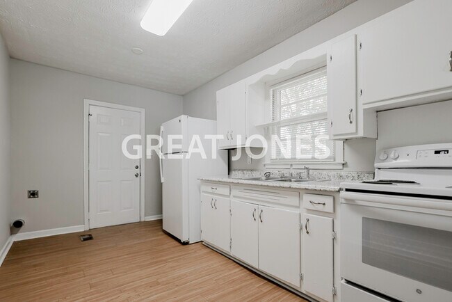 Building Photo - Charming 3 Bedroom in Columbus!