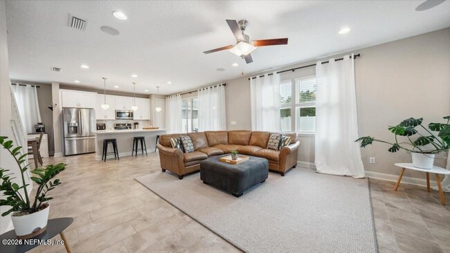 Building Photo - 1120 Persimmon Dr