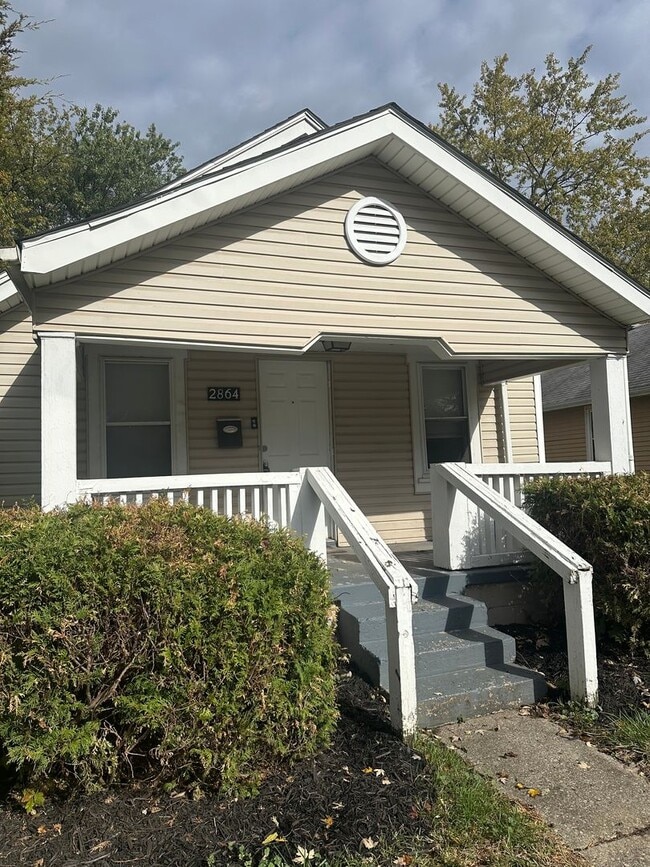 Building Photo - Welcome to this charming 3-bedroom, 1-bath...