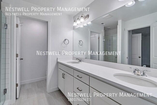 Building Photo - Stunning 3-bed Townhome in Daybreak