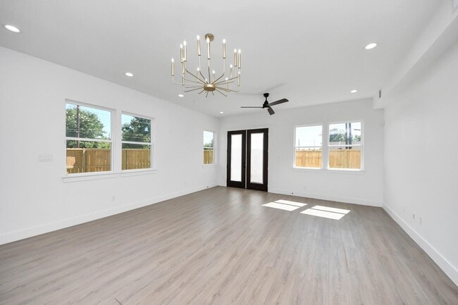 Building Photo - 4129 E Toliver St