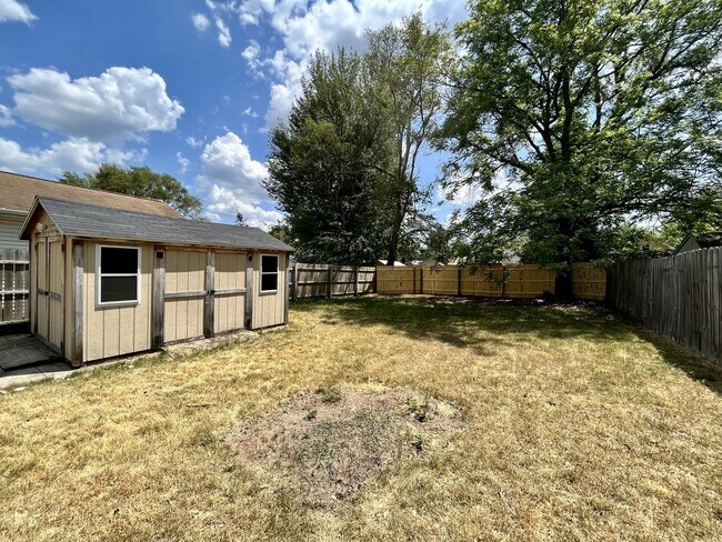 Building Photo - Two Bedroom Home in Wyoming