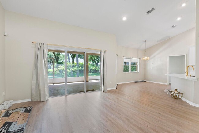 Building Photo - 24 Lakecliff Dr