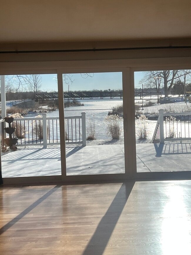 Building Photo - 37 N Channel Dr