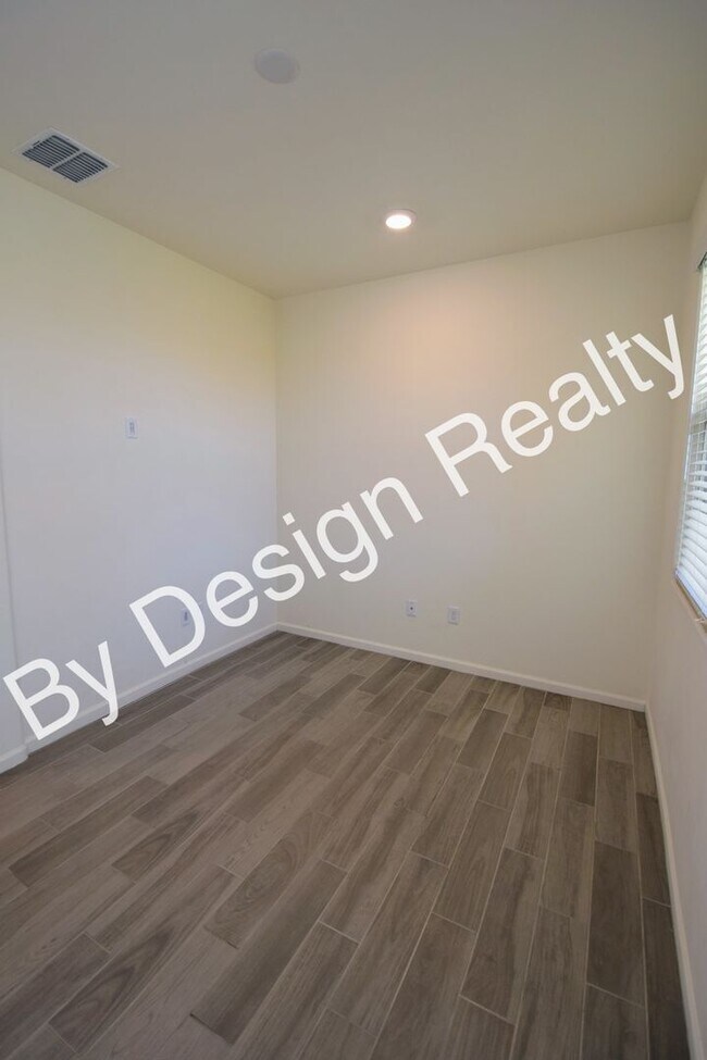 Building Photo - Gladden Farms 3 Bed 2 Bath+Den - 3 Car Garage