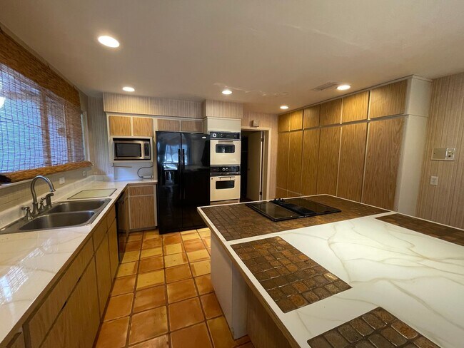 Building Photo - Mid-Century Modern Oasis on 5+ Acres – Pri...