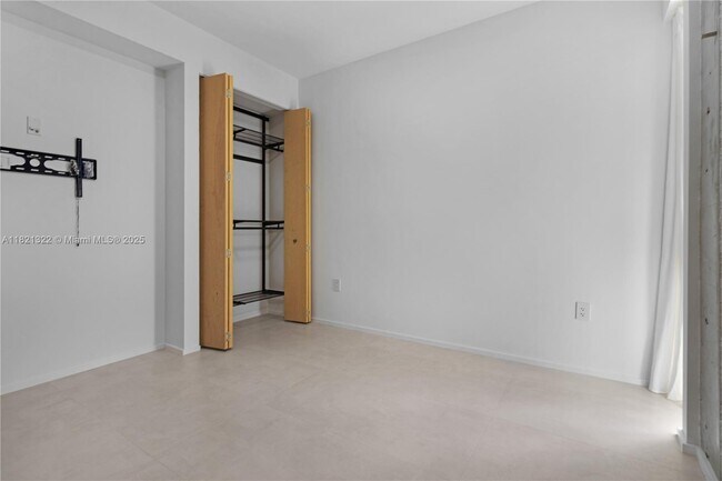 Building Photo - 4432 W Flagler St