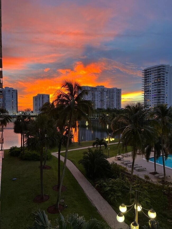 Building Photo - 18151 NE 31st Ct