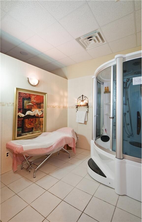 Building Photo - 647 Grand St