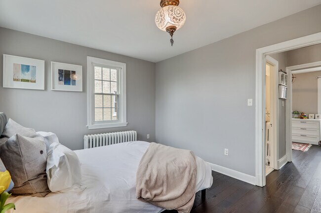 Building Photo - 513 Somerset Pl NW