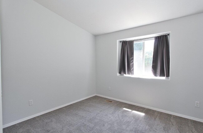 Building Photo - 12053 W Hickory Dr