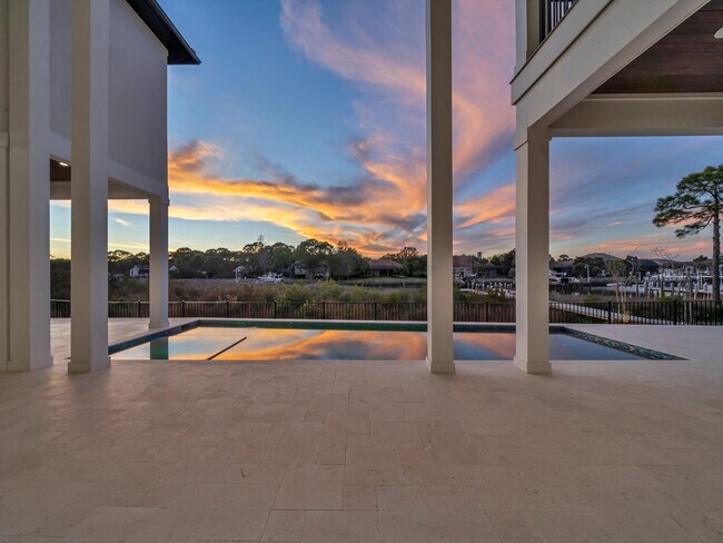 Building Photo - 330 Kelly Plantation Dr