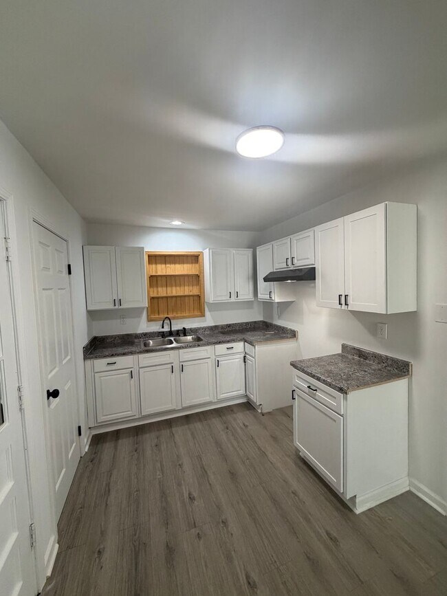 Building Photo - 1956 Edward Ave