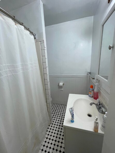 Building Photo - 62 Egmont St