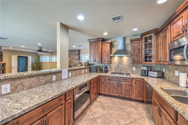 Building Photo - 2701 Alta Dr