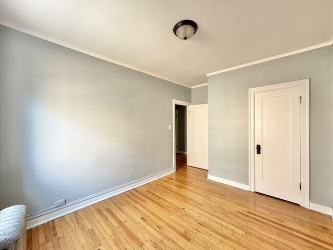 Building Photo - 1371 W Estes Ave