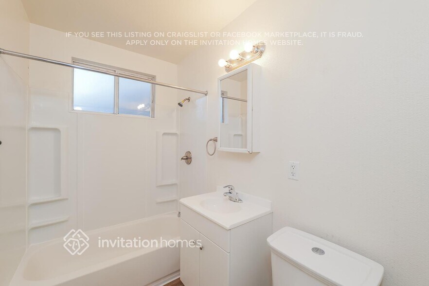 Building Photo - 405 Concord St