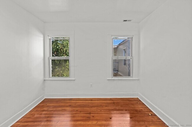 Building Photo - 56 Blake St