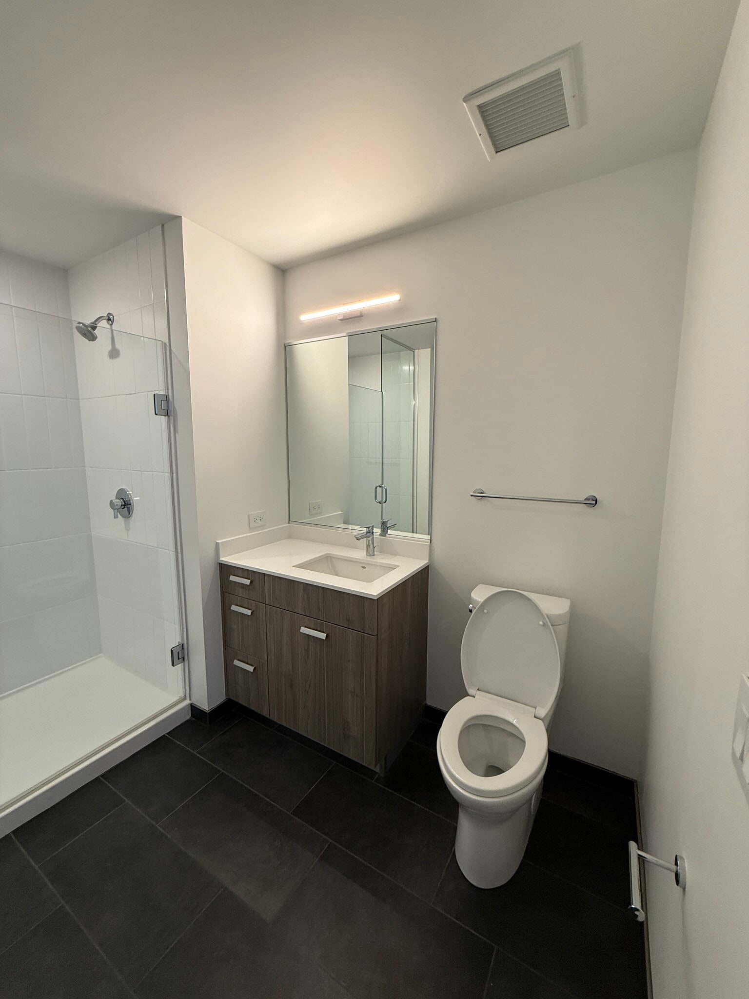 Building Photo - 450 E Waterside Dr