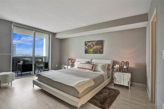 Building Photo - 10275 Collins Ave