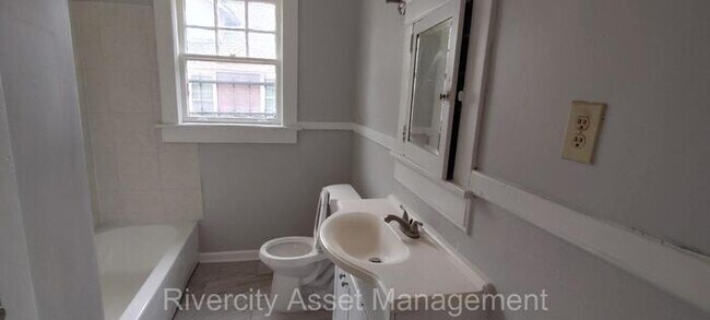 Building Photo - Charming Bungalow Near Downtown – Pet Frie...