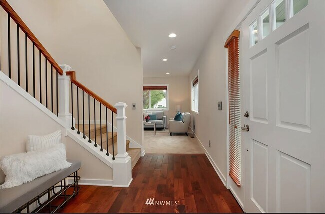 Building Photo - Spacious 5 bedroom home in desirable North Seattle Location!