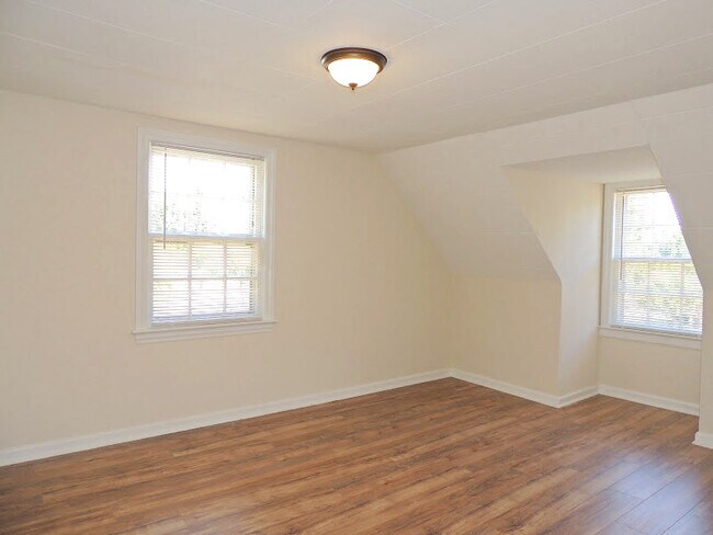 Building Photo - Beautifully Renovated 3BR Cape Cod in Shaker Heights – Spacious & Move-In Ready!